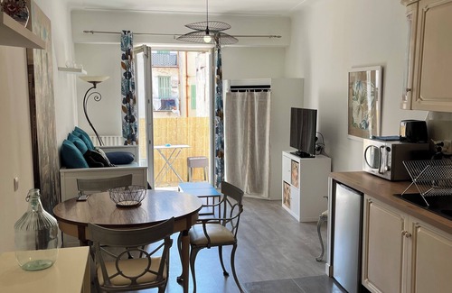 Lepante Quarter Apartment | ATYPICAL AND ORIGINAL APARTMENT (2 Kitchens. 1 Bathroom. 1 Shower room. 2 WC)