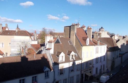 Dijon Centre Ville Apartment | Atypical apartment in the heart of Old Dijon Rated 2 stars