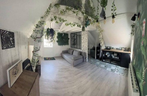 Saint-Aignan Apartment | Atypical attic studio with exterior