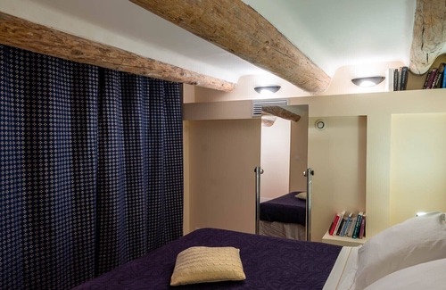 Prefecture Apartment | ----Atypical location--- low season rate 32 € per night minimum 30 days