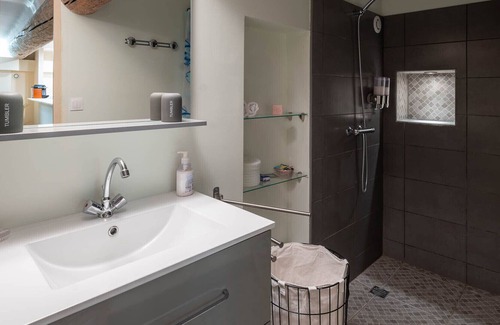 Prefecture Apartment | ----Atypical location--- low season rate 32 € per night minimum 30 days
