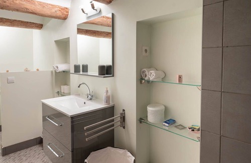 Prefecture Apartment | ----Atypical location--- low season rate 32 € per night minimum 30 days