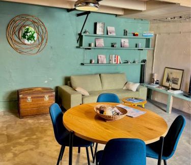 Saint-Lambert Apartment | Atypique et Charmant Nid Urbain