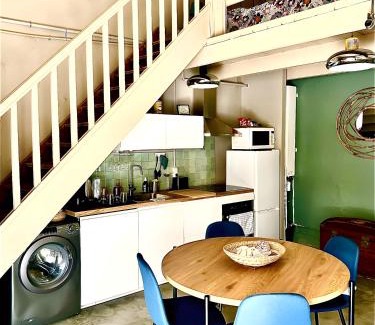 Saint-Lambert Apartment | Atypique et Charmant Nid Urbain