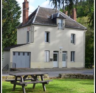 Chambon-sur-Voueize Apartment | AU BORD DE L'EAU appartement 50 M2