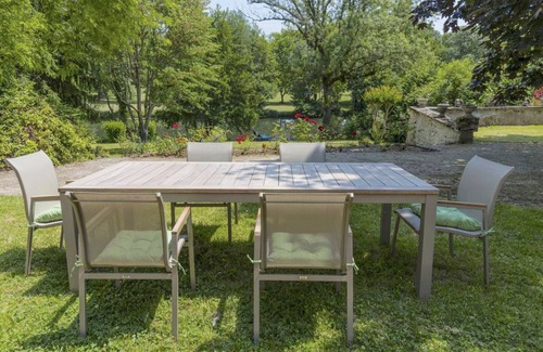 Bonnes Villa | Au bord de la Dronne - included with kayaks and giant garden