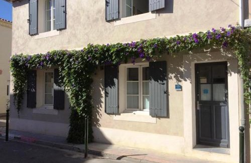 Aigues-Mortes Medieval City Apartment | Au Cœur des Remparts