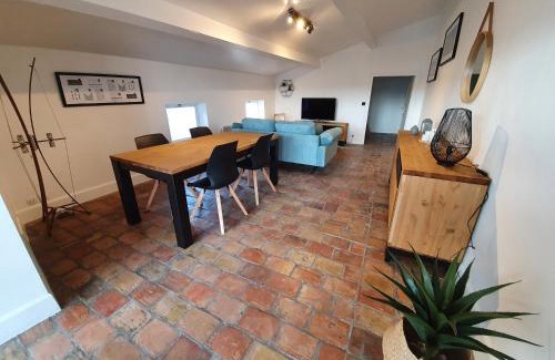 Nimes City Centre Apartment | Au cœur du centre historique - Immeuble classé - Terrasse - climatisé