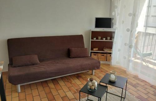 Le Brusc Apartment | Au calme à 2min mer Parking Balcon Wifi Clim!