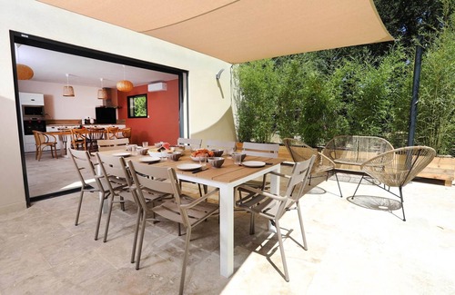Vers-Pont-du-Gard Apartment | Au Clos de Manon « le Chêne », Villa Avec Piscine