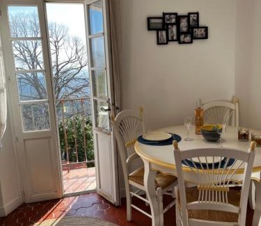 Tourtour Apartment | Au coeur du village avec petit balcon plein sud