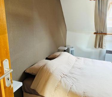 Guines Bed & Breakfast | Au Cosy