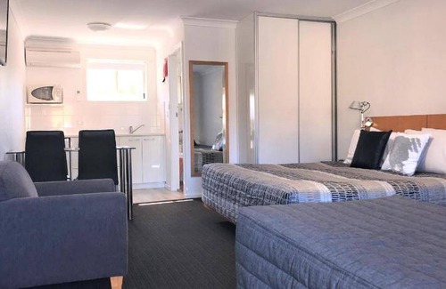 Culburra Beach Hotel | 32 m² Motel ∙ 8 guests
