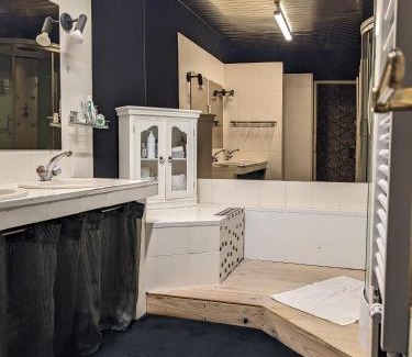 Vic-Fezensac Bed & Breakfast | Au dessus des arcades