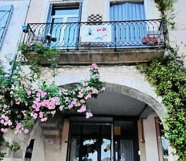 Vic-Fezensac Bed & Breakfast | Au dessus des arcades