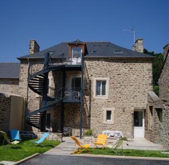 Lanvallay Apartment | Au Fil De L'Eau - Le Bord de Rance