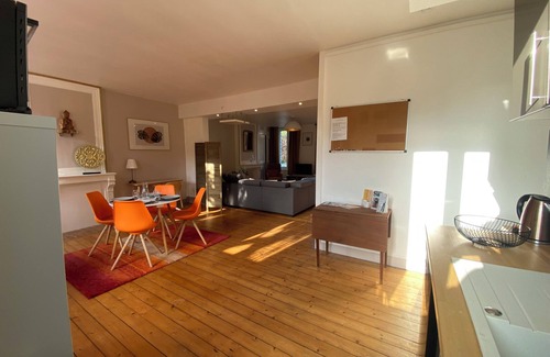 Cherbourg-en-Cotentin Apartment | Au logis de Abi Bienvenue 3-star rating Spacious bourgeois apartment