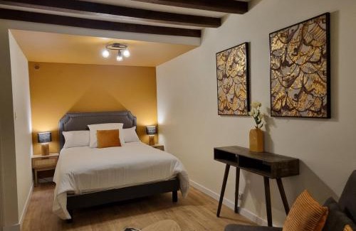 Saint-Quentin-sur-le-Homme House | Au Mont De La Quintine # Piscine & Jacuzzi #