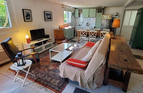 Bagneres-de-Luchon Apartment | Au Petit Sequoia - Appt avec vue montagne