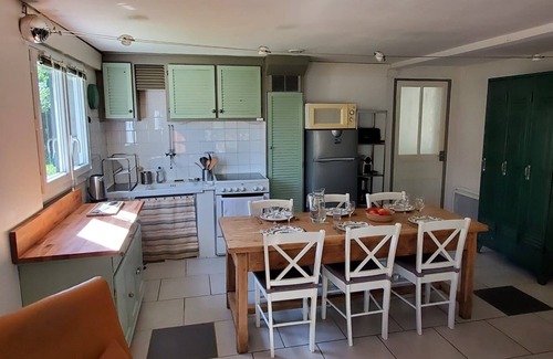Bagneres-de-Luchon Apartment | Au Petit Sequoia - Appt avec vue montagne