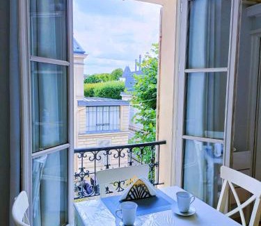 Clagny Glatigny Apartment | Au Petit Trianon Bleu