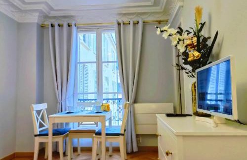 Clagny Glatigny Apartment | Au Petit Trianon Bleu