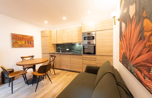 7th Arrondissement Apartment | Au pied de la Tour