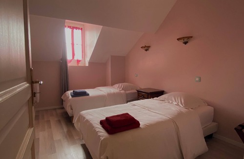 Lourdes House | Au Pied Du Chateau