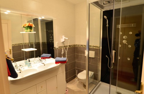Lourdes House | Au Pied Du Chateau