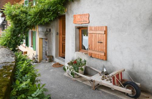 Saint-Pierre-d'Albigny House | Au Pied Du Château - Wifi Parking