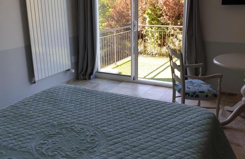 Bagnols-en-Foret Hotel | Au Relais Provencal