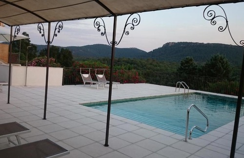 Bagnols-en-Foret Hotel | Au Relais Provencal