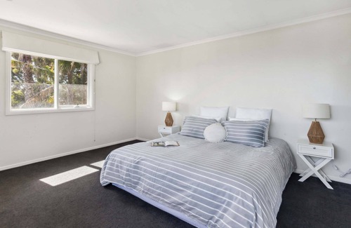 Mount Eliza Apartment | Elegant, Modernly Styled 4BR Melbourne Gem