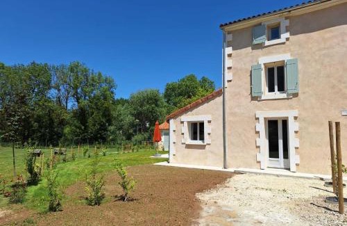 Chateauneuf-sur-Charente Apartment | Au son de l'eau
