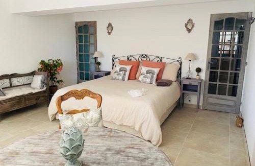 Le Castellet House | Au temps pour vous