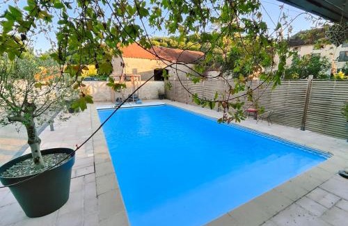 Couvignon Villa | Au Vendangeoir Gîte de groupe piscine