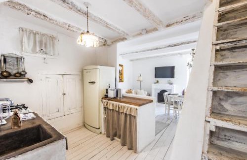 Old Town Apartment | Au vieux château, atypique vue mer