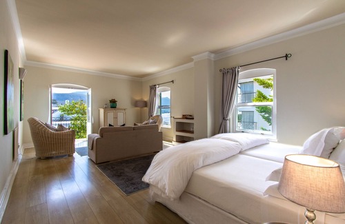 Hermanus City-Centre House | Auberge Burgundy Guest House