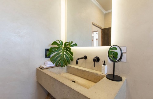 Hermanus City-Centre House | Auberge Burgundy Guest House