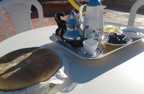 Afella Ighir House | Auberge Chez Sahnoun is a touristic guest house located in Tiouadou.