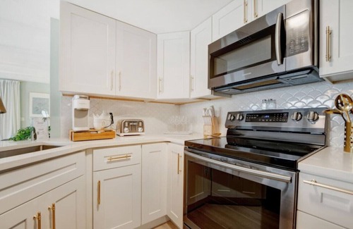 St. Augustine Beach Condo | *Auberge Chic* | L'Eau| Beachfront!
