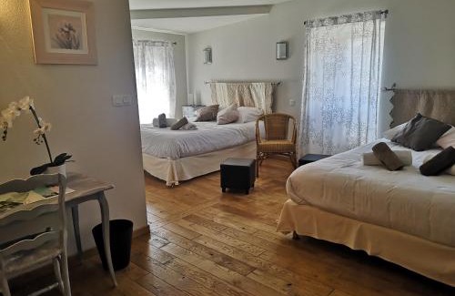Valvigneres Hotel | Auberge de l Helvie chez Coco & Ricou