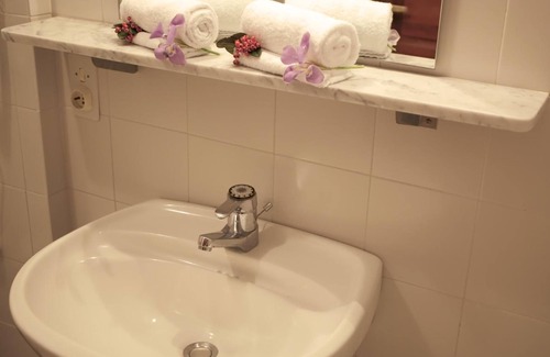 Peillon Hotel | Auberge de la Madone