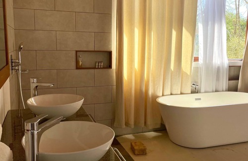 Toliara House | Auberge De La Table