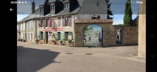 Moulins Engilbert Hotel | Auberge Du Bon Coin