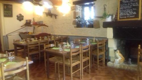 Moulins Engilbert Hotel | Auberge Du Bon Coin