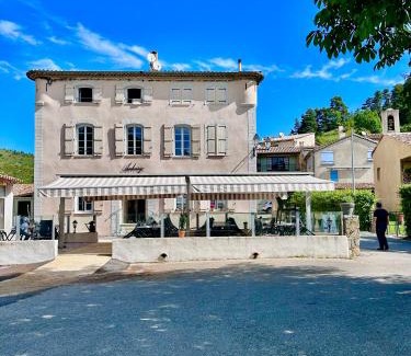 Le Bourguet Hotel | Auberge du Bourguet