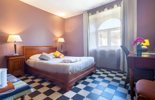 Saint-Quentin-en-Yvelines Hotel | Auberge du Manet