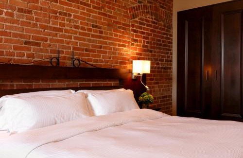 Old Montreal Hotel | Auberge du Vieux Port by Gray Collection