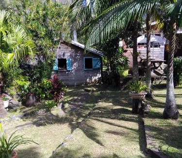 Bourg-Murat Bed & Breakfast | Auberge grand bassin chez Kevin